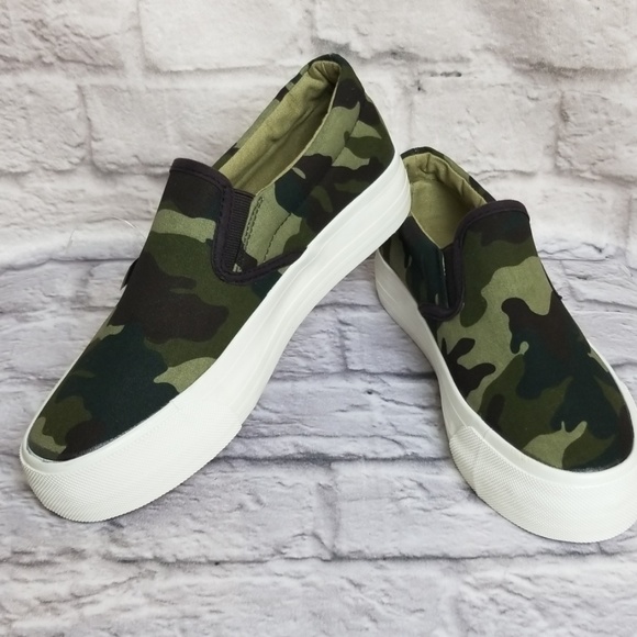 Restricted Shoes - Restricted Camuflage Sneakers Shoes Sz 9 Womens